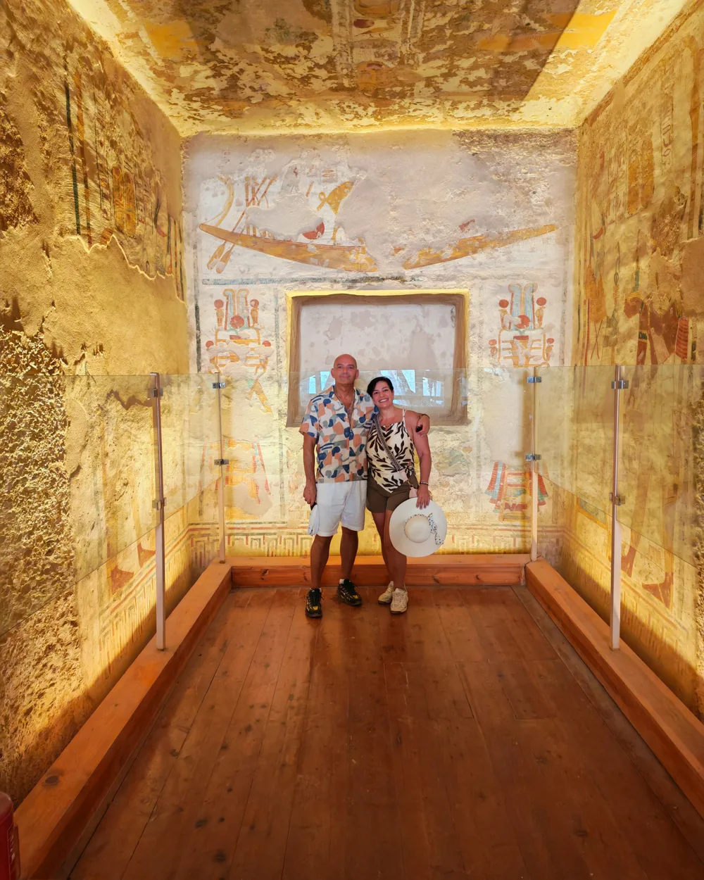 Patrícia e Artur em um templo egípcio